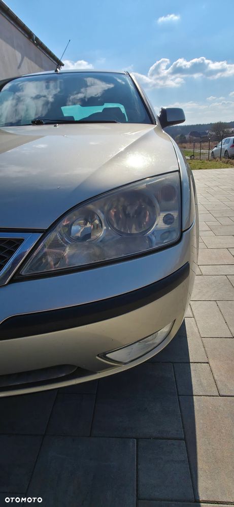 Ford Mondeo 1.8 Ambiente - 14