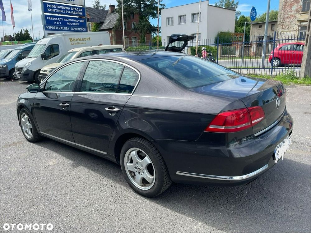 Volkswagen Passat - 4