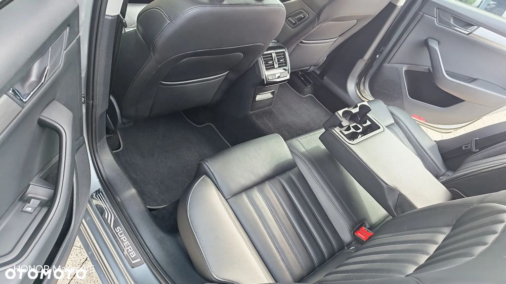 Skoda Superb 2.0 TDI DSG Premium Edition - 32