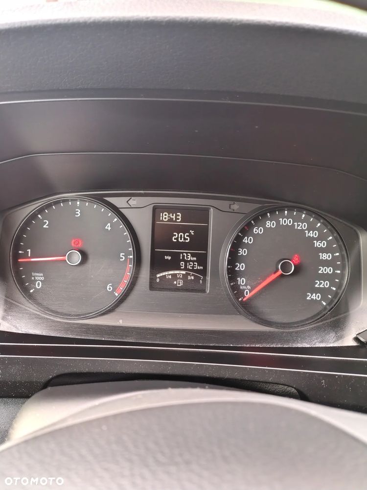 Volkswagen Caravelle - 12