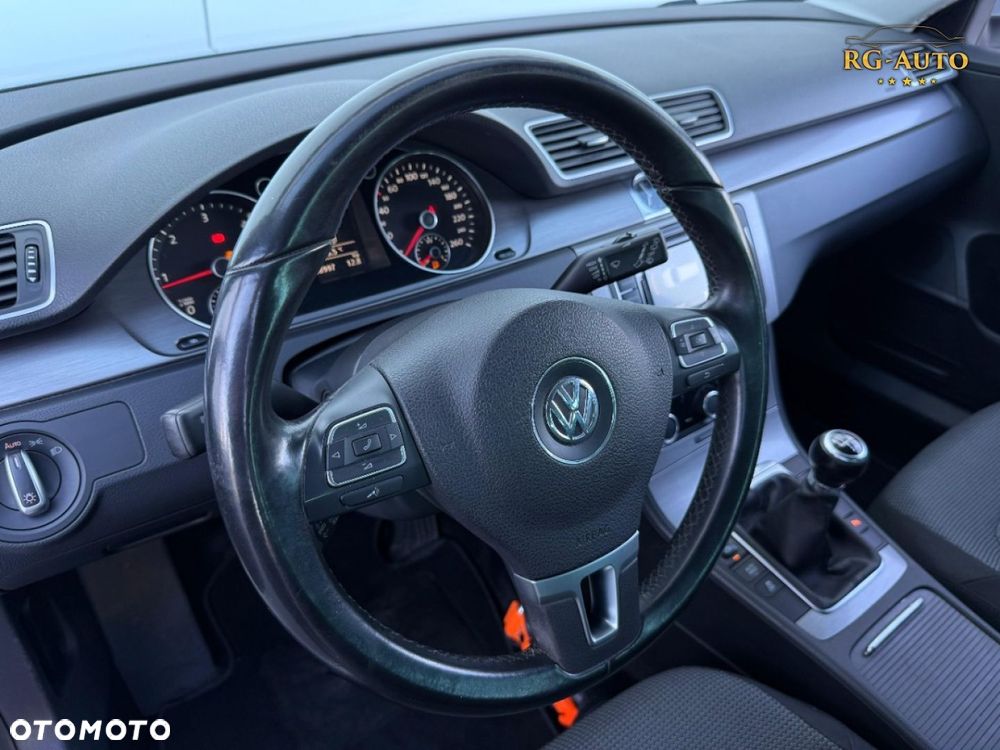Volkswagen Passat - 35