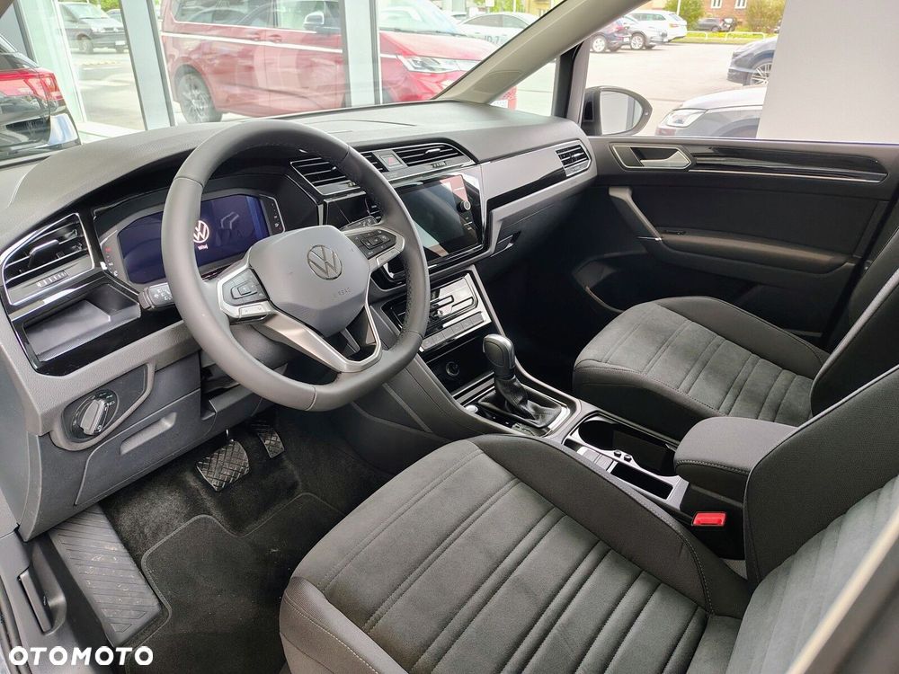 Volkswagen Touran - 12