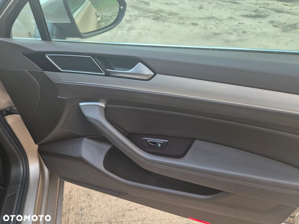 Volkswagen Passat 2.0 TDI (BlueMotion Technology) Highline - 15