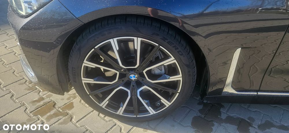 BMW Seria 7 740d xDrive mHEV - 24
