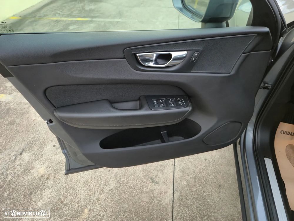 Volvo XC 60 2.0 D4 Momentum Geartronic - 8