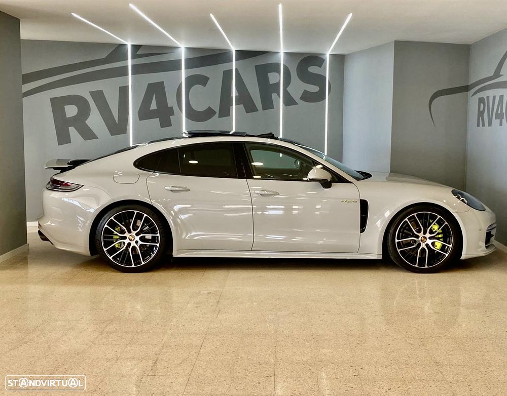 Porsche Panamera 4 E-Hybrid - 4