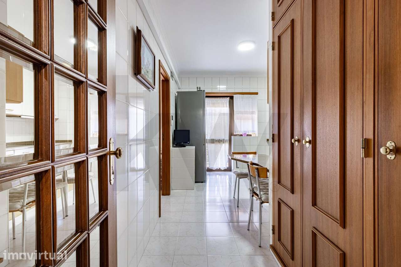 Apartamento T3 no centro de São João da Madeira, em excelente estado d - Grande imagem: 4/24