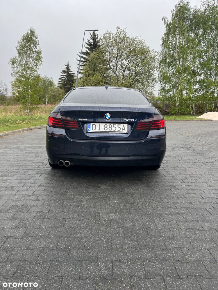 BMW Seria 5 528i xDrive - 7