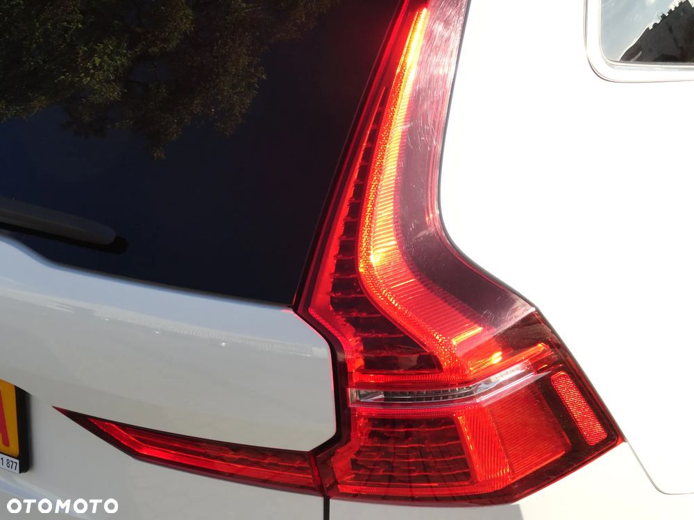 Volvo XC 60 B4 D AWD Geartronic Momentum Pro - 38