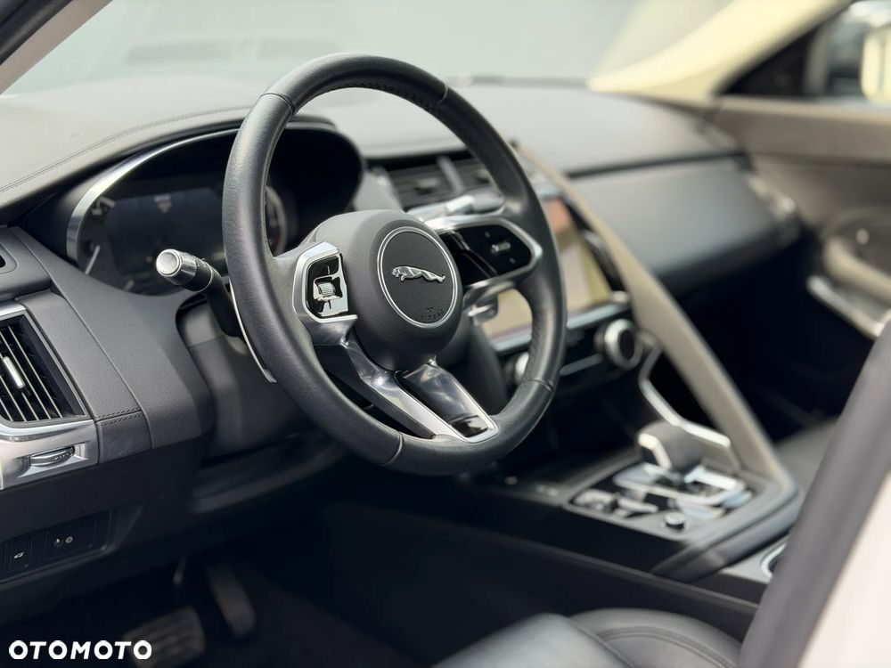 Jaguar E-Pace 1.5 P160 mHEV SE - 13