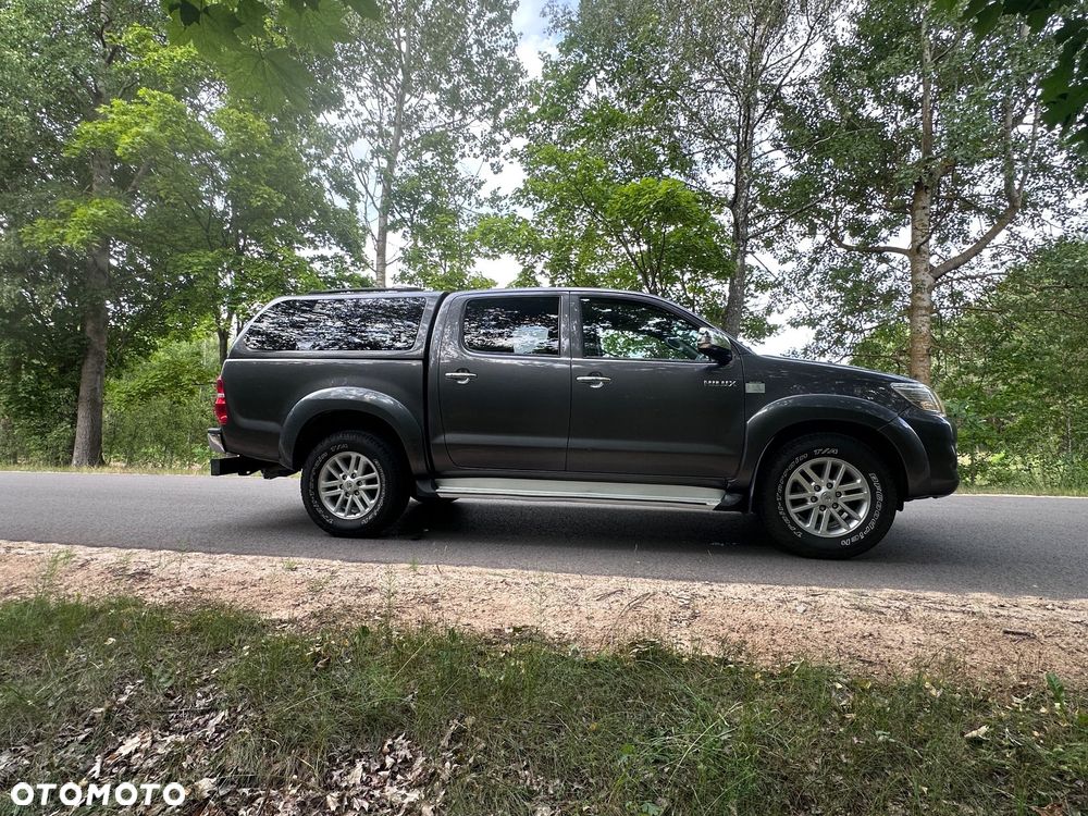 Toyota Hilux 2.5 D-4D SR - 12