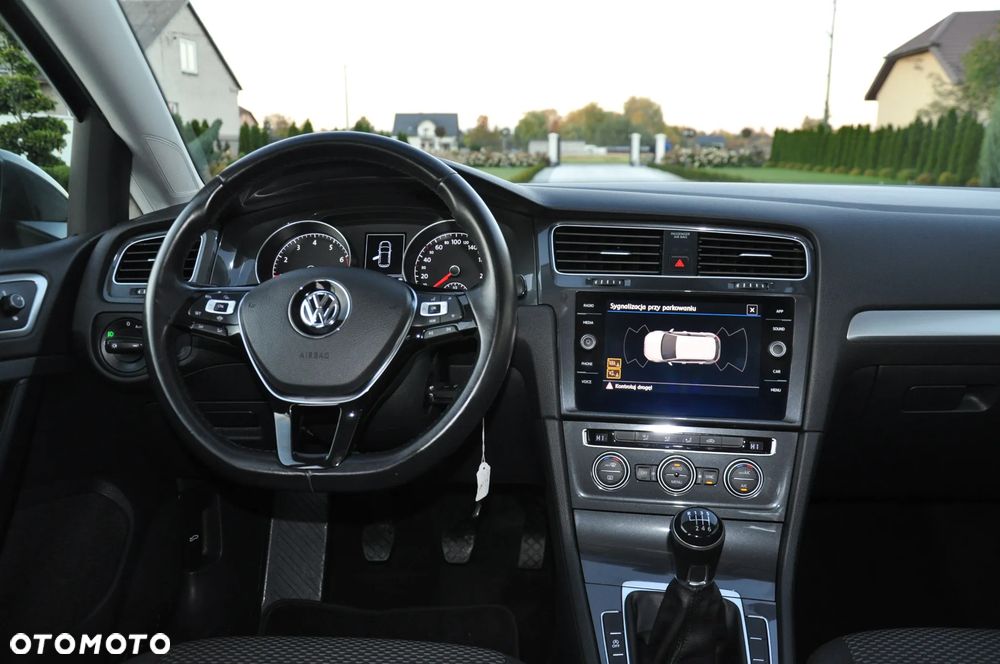 Volkswagen Golf - 11