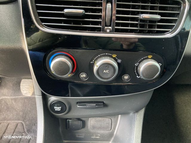 Renault Clio 0.9 TCe Limited Bi-Fuel - 23