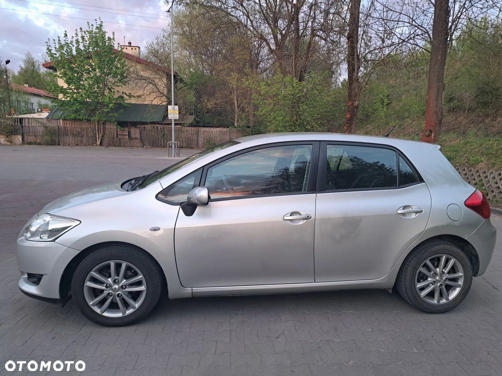 Toyota Auris 1.33 VVT-i 2010 - 11
