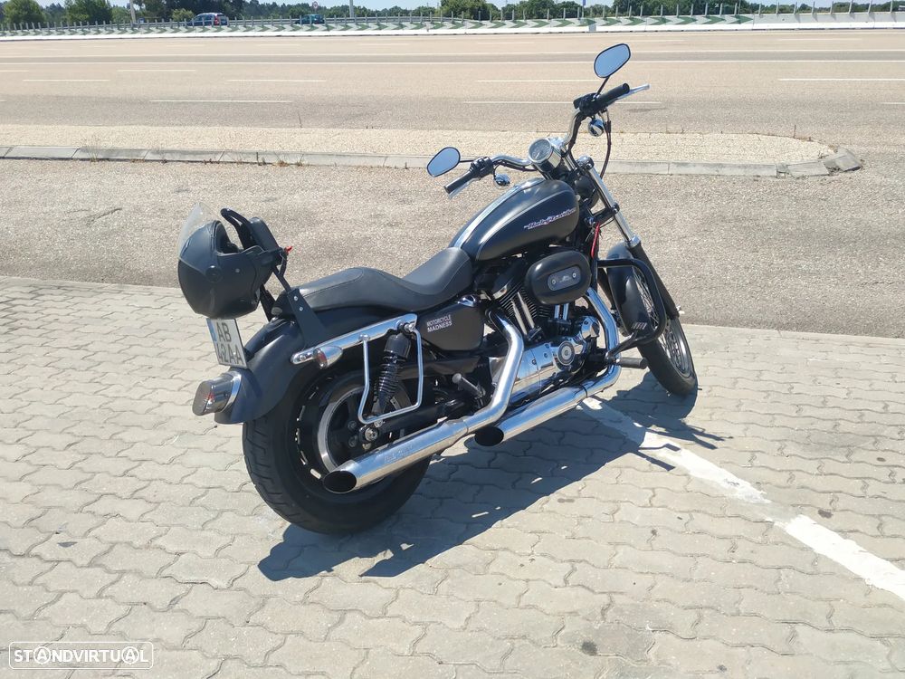 Harley-Davidson Sportster 1200 Custom - 2