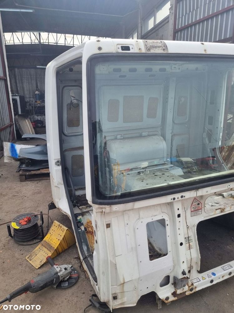 KABINA ĆWIARTKA SŁUPEK BOK KABINY PRAWY KRÓTKA KABINA DAF 65 75 85 CF - 3