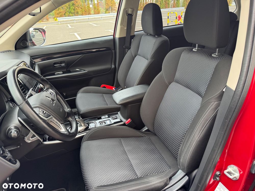 Mitsubishi Outlander - 12