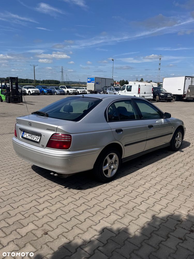 Honda Accord 1.8i LS - 8