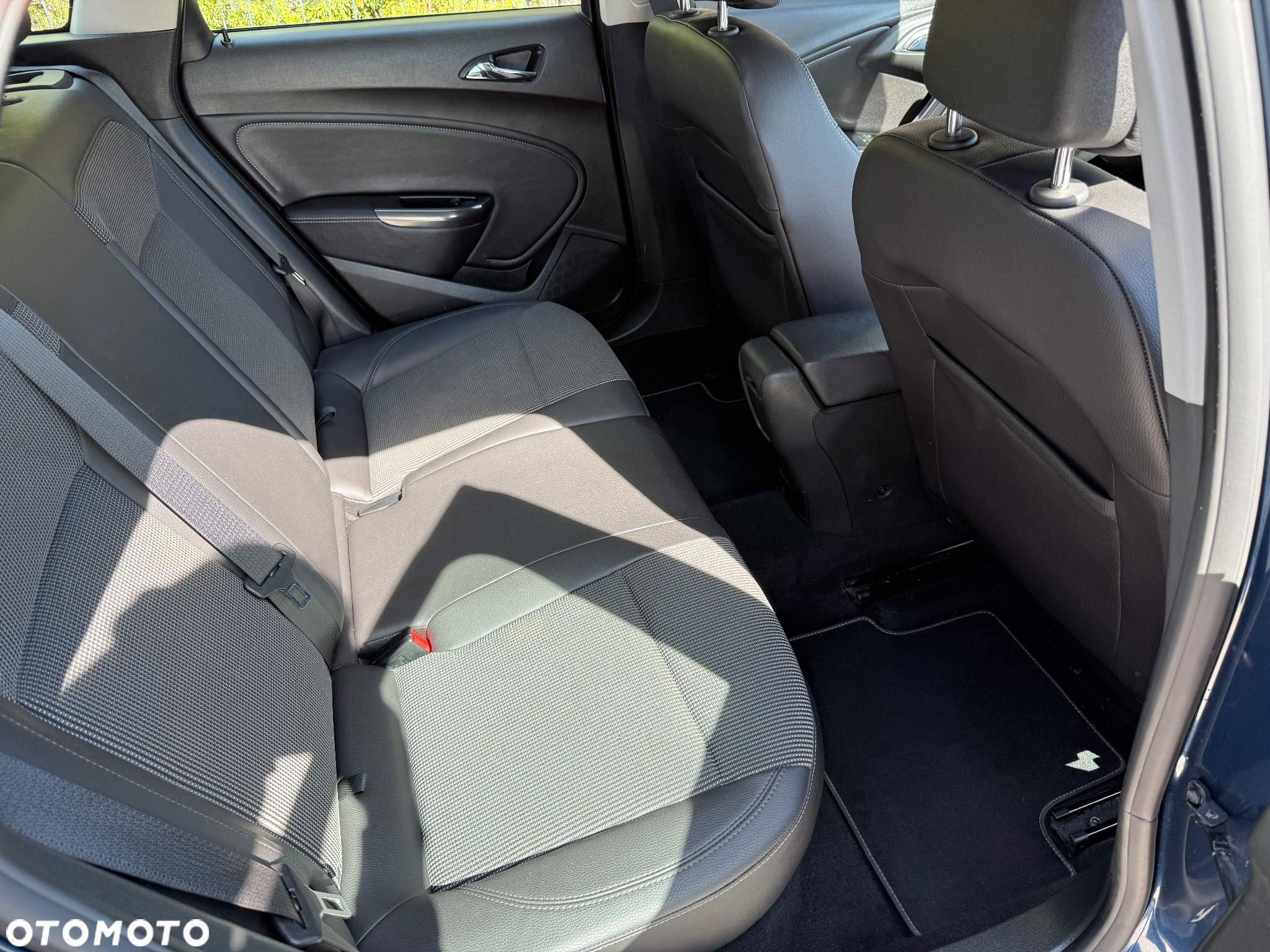 Opel Astra IV 1.4 T Cosmo - 16
