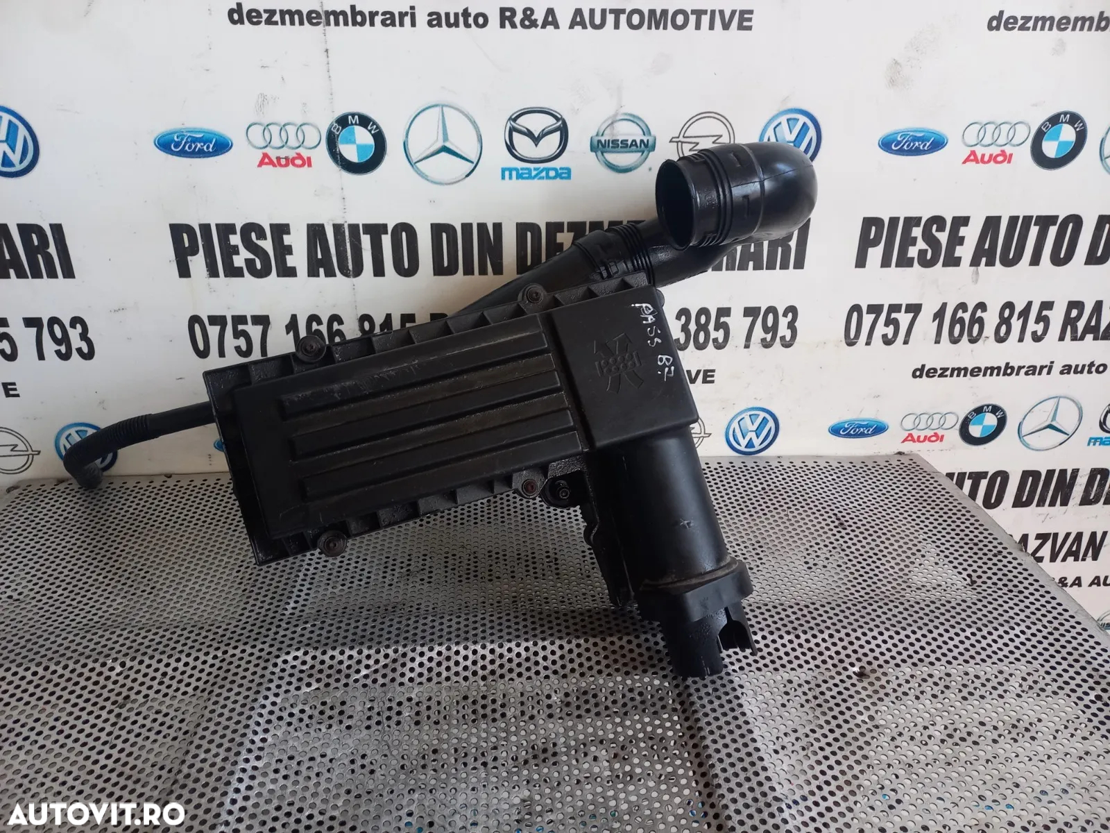 Carcasa Filtru Aer Vw Passat B7 1.6 Tdi An 2011-2012-2013-2014-2015 Motor 1.6 Tdi CAY - Dezmembrari - 2
