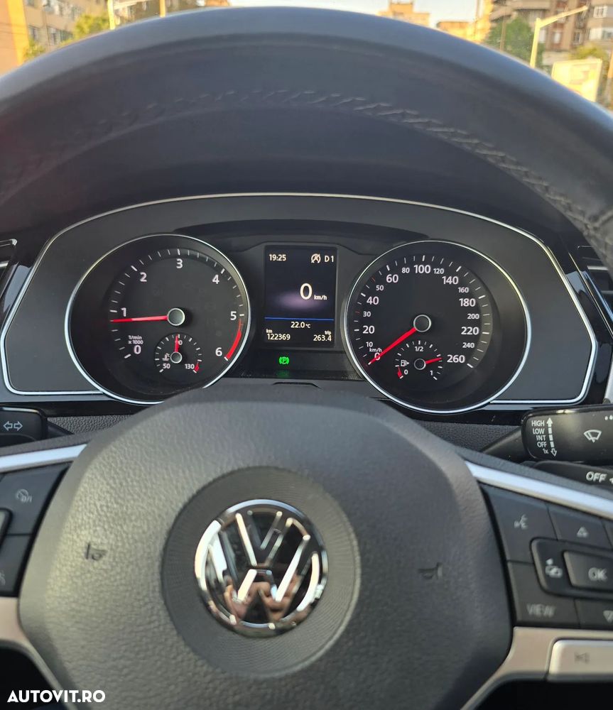 Volkswagen Passat 2.0 TDI DSG Comfortline - 24