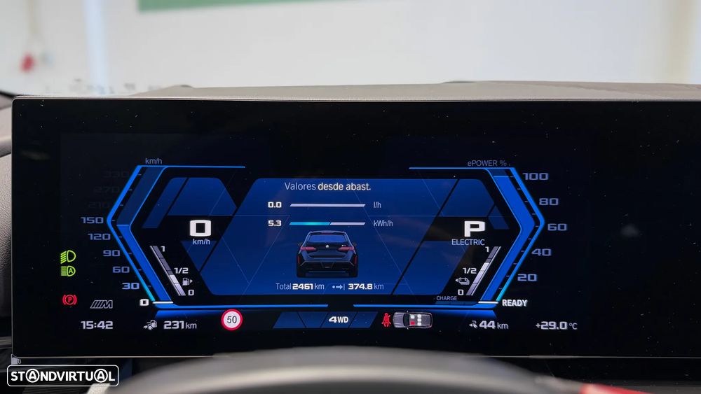BMW M5 Touring xDrive - 27