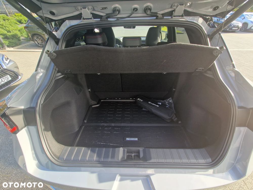 Lexus LBX 1.5 Hybrid Emotion - 6