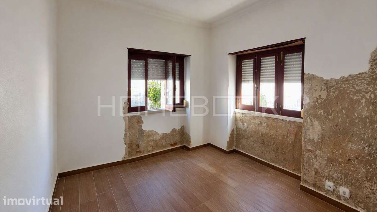 Moradia já transformada em 2 apartamentos independentes para remodelar - Grande imagem: 3/20