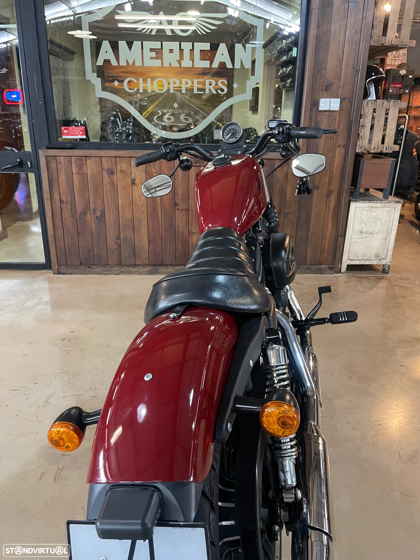 Harley-Davidson 883 Iron - 10
