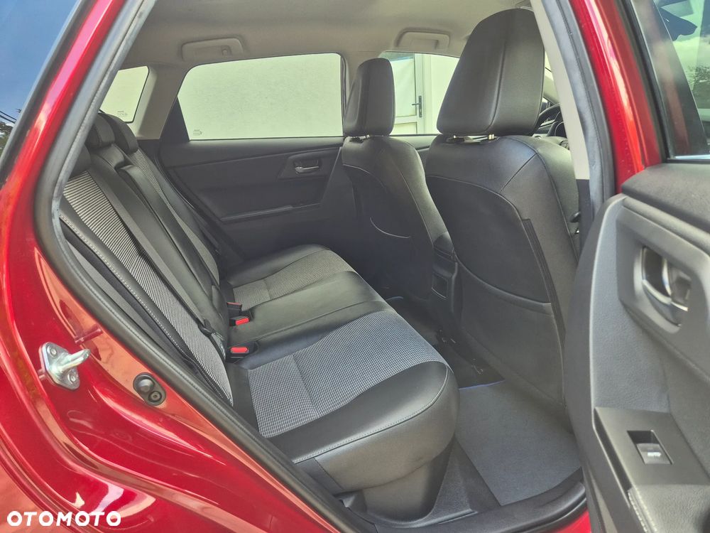 Toyota Auris - 12