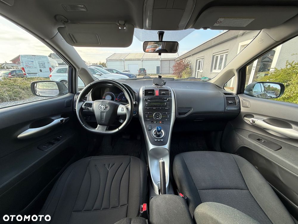 Toyota Auris - 11