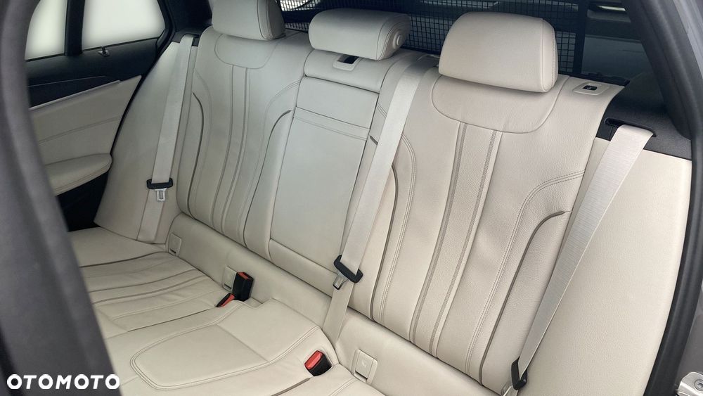 BMW Seria 5 530e xDrive - 12