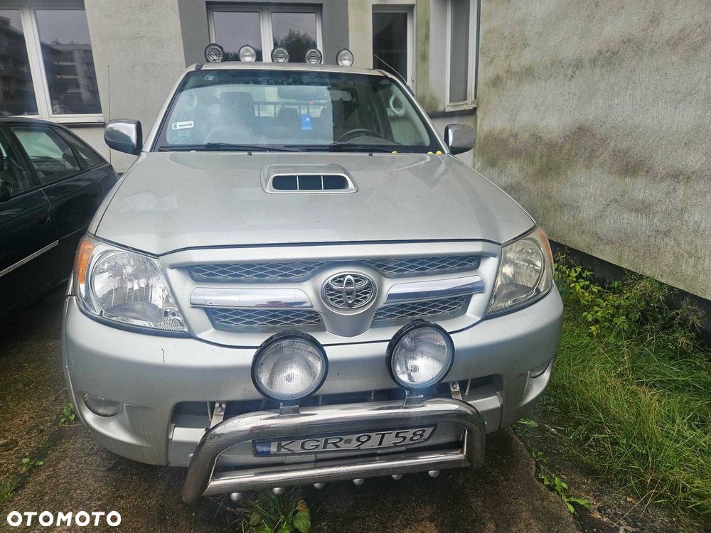 Toyota Hilux - 1