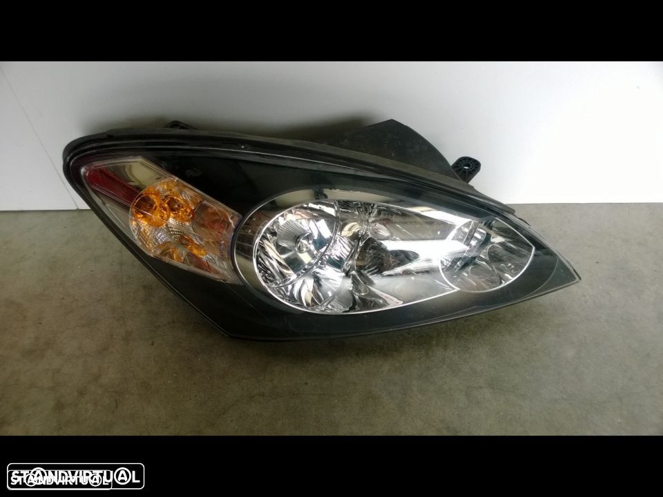 Farol Kia Ceed Coupe 2009 - 1