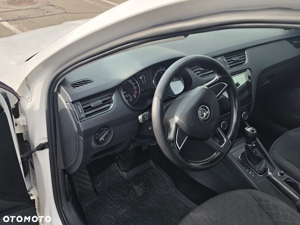 Skoda Octavia 1.6 TDI Ambition DSG - 8