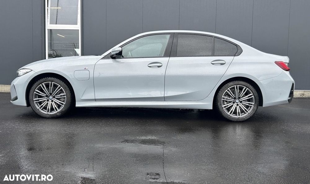 BMW Seria 3 330e xDrive AT PHEV - 11