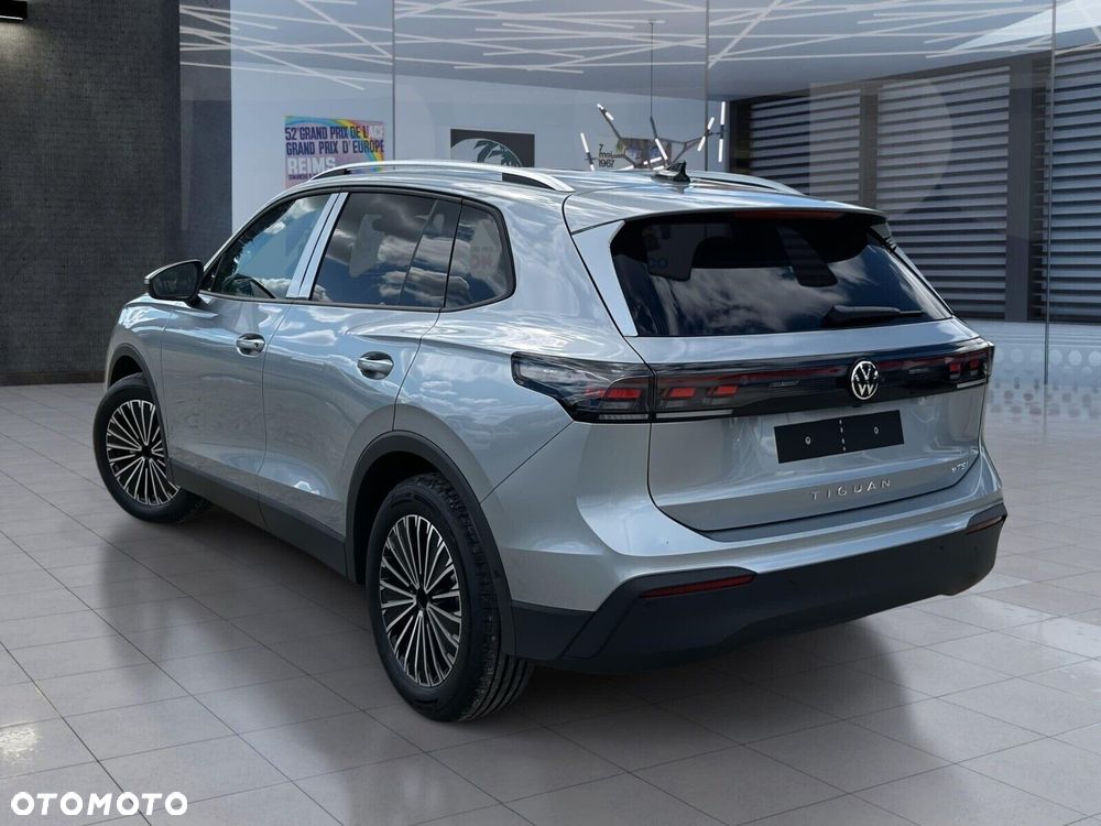 Volkswagen Tiguan - 13