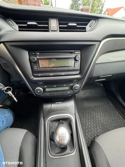 Toyota Avensis 1.6 D-4D Active - 9