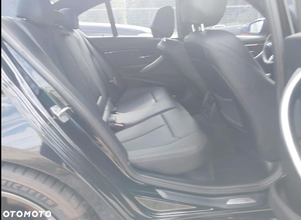 BMW Seria 3 328i xDrive Sport-Aut Sport Line - 9