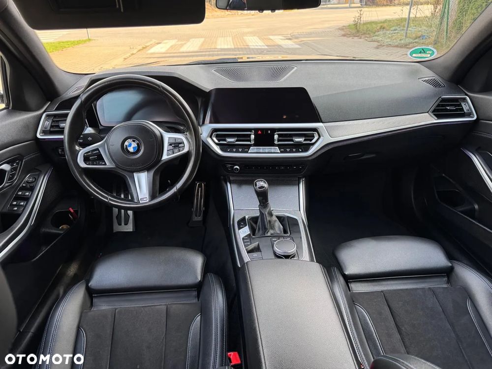 BMW Seria 3 318d Edition M Sport Shadow - 21
