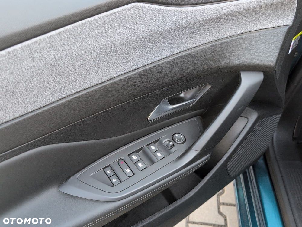 Peugeot 308 1.6 Hybrid PHEV Allure EAT8 - 12