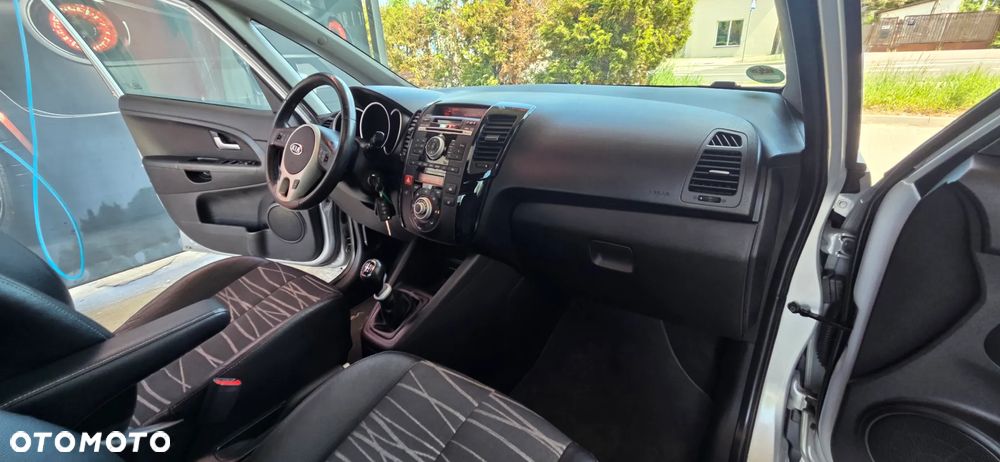 Kia Venga 1.6 CRDi 128 ISG Vision - 38