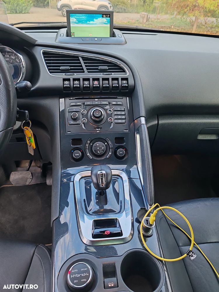 Peugeot 3008 HYbrid4 - 8