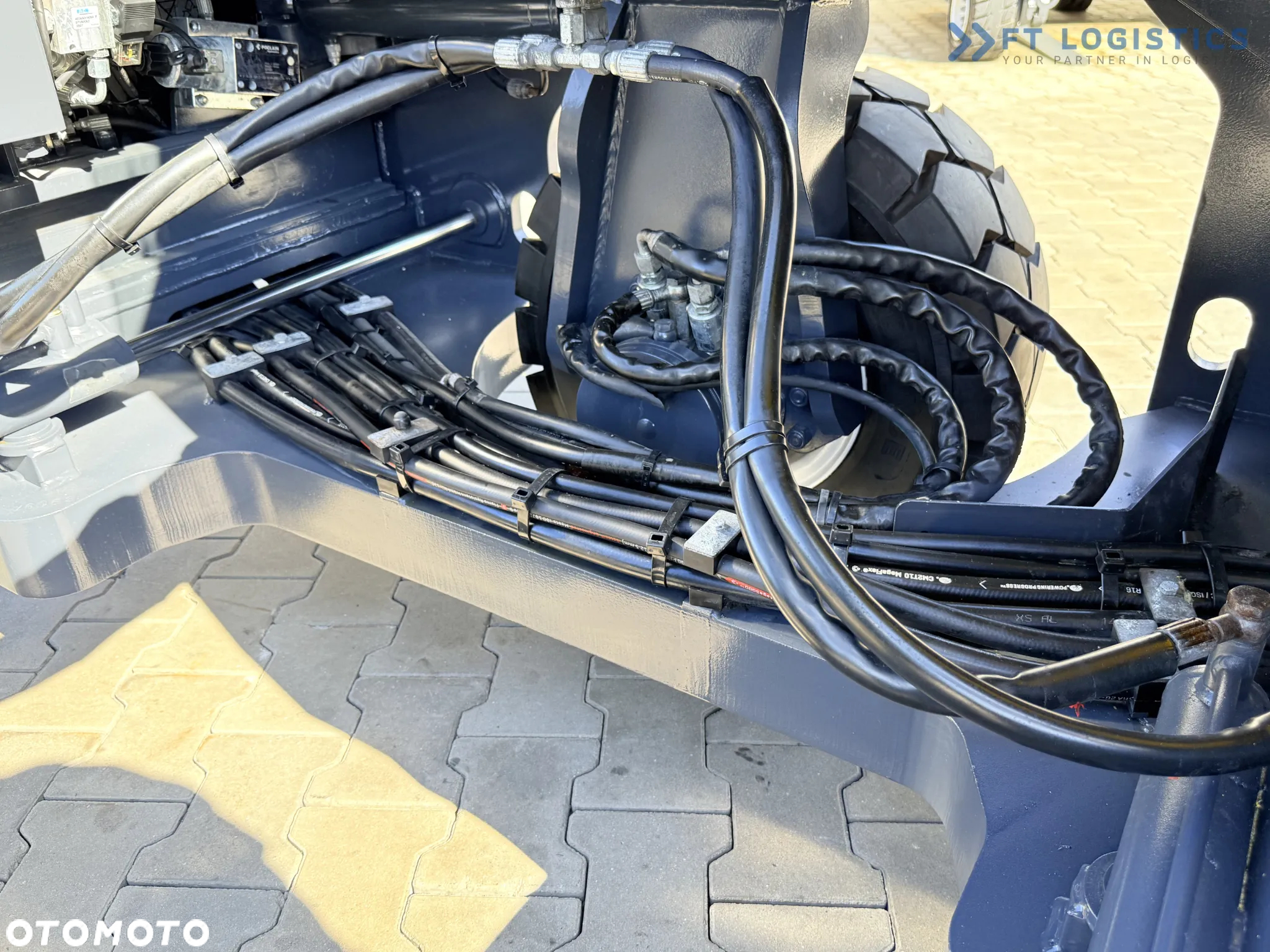 Combilift WÓZEK CZTEROKIERUNKOWY - WIELOKIERUNKOWY C4000 / DIESEL / DUPLEX 4100MM /JEDYNE 2888 MOTOGODZIN /  POZYCJONER WIDEŁ / PEŁNA KABINA - OGRZEWANIE / STAN IDEALNY / Szeroka oferta wózków czterokierunkowych i bocznych, dopasowanych do różnorodnych potrzeb i zastosowań - 40