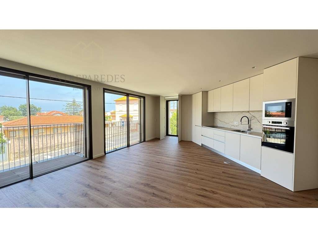 Apartamento T2 Novo com varanda, estacionamento e arrumo para compr... - Grande imagem: 4/46