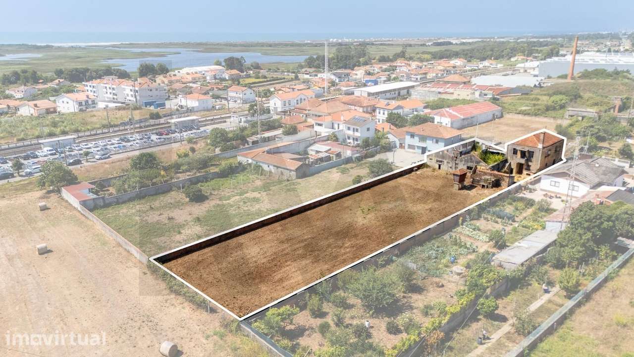 Oportunidade Única de Investimento em Esmoriz: Moradia T3 + 2 Armazéns - Grande imagem: 2/17