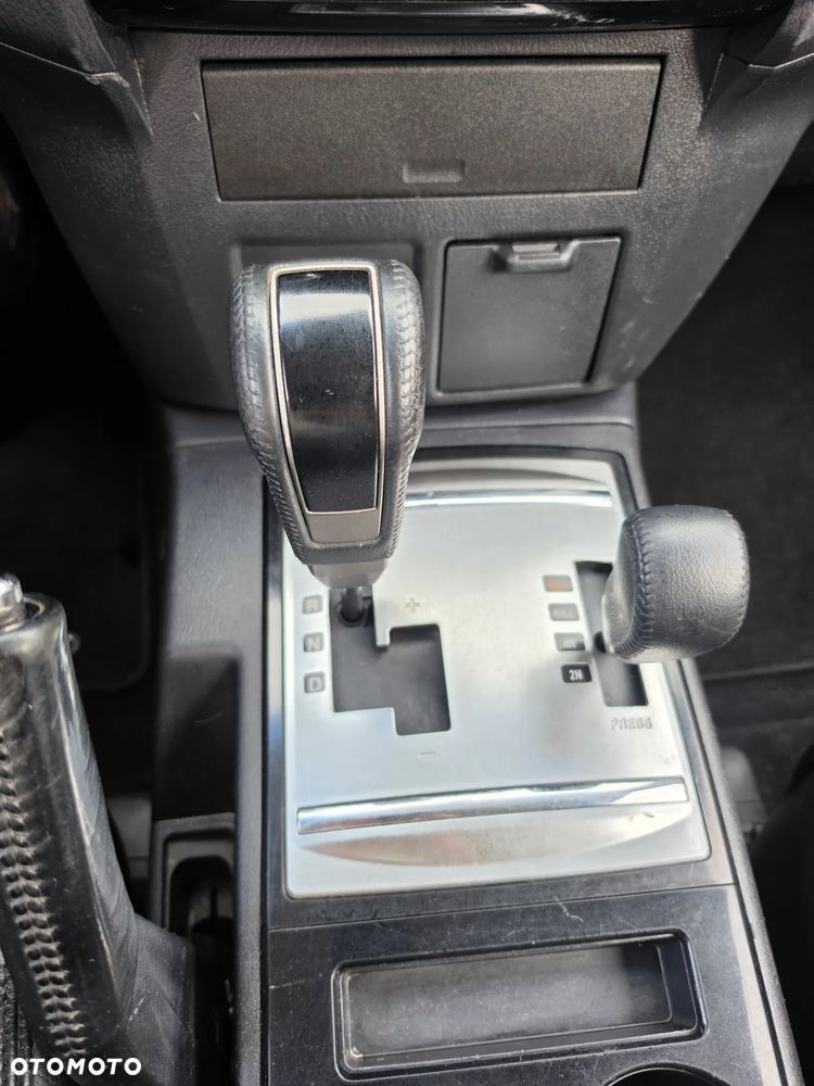 Mitsubishi Pajero - 22