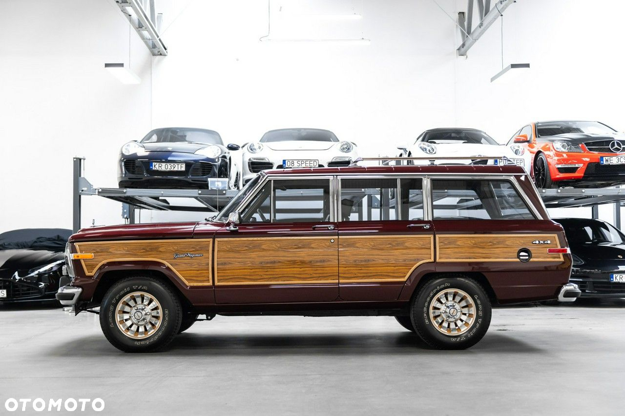 Jeep Wagoneer - 9
