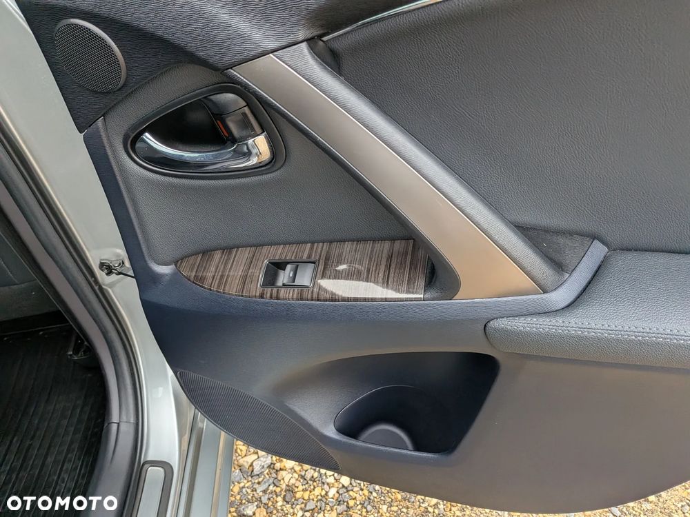 Toyota Avensis 1.8 Sol plus NAVI MS - 19
