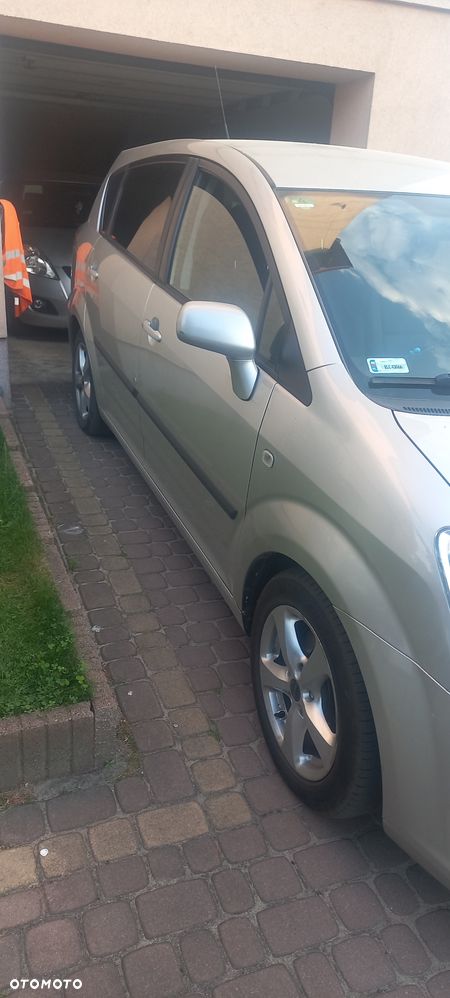 Toyota Corolla Verso 1.8 Team - 8